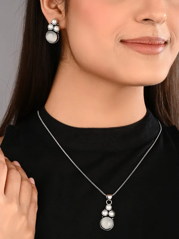 Silver_Oxidised_Finish_Pearl_&_Stone_Pendant_Set_Blue