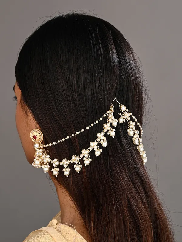 Elegant_Gold-Plated_Kundan_Pearl_Delicate_Ear_Chains