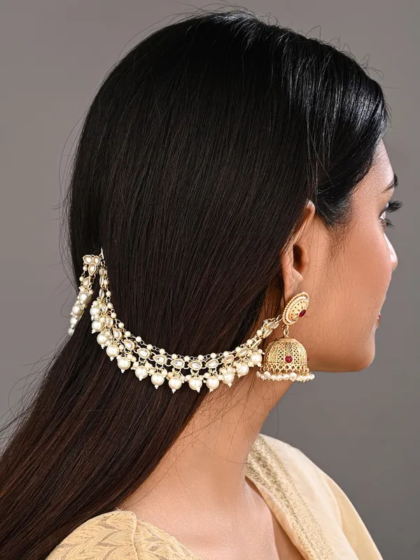 Elegant_Gold-Plated_Kundan_Pearl_Delicate_Ear_Chains