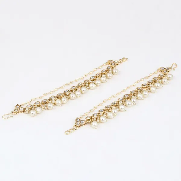 Elegant_Gold-Plated_Kundan_Pearl_Delicate_Ear_Chains