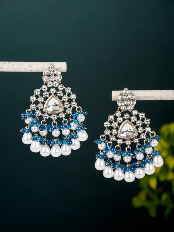 Silver_Aura_Pearl_Chandbali_Earrings
