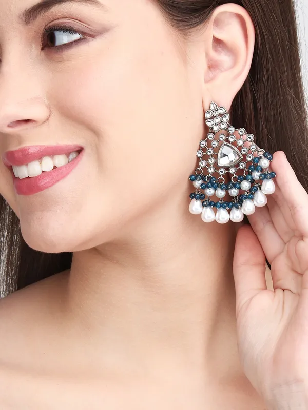 Silver_Aura_Pearl_Chandbali_Earrings