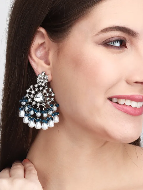 Silver_Aura_Pearl_Chandbali_Earrings