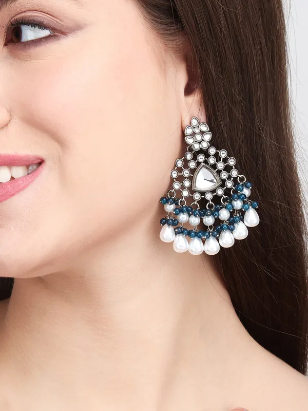Silver_Aura_Pearl_Chandbali_Earrings