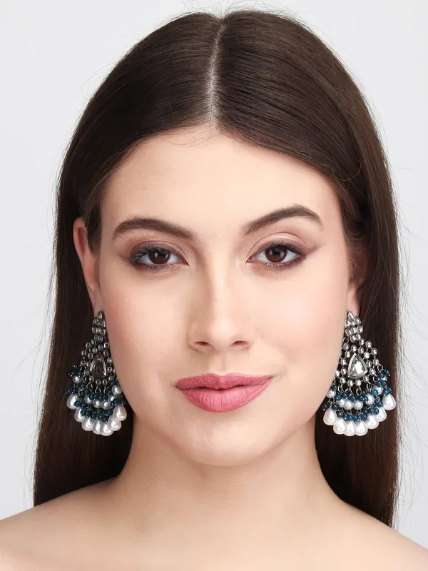 Silver_Aura_Pearl_Chandbali_Earrings