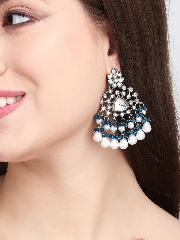 Silver_Aura_Pearl_Chandbali_Earrings