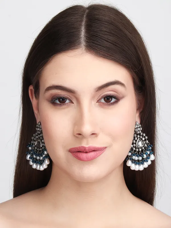 Silver_Aura_Pearl_Chandbali_Earrings