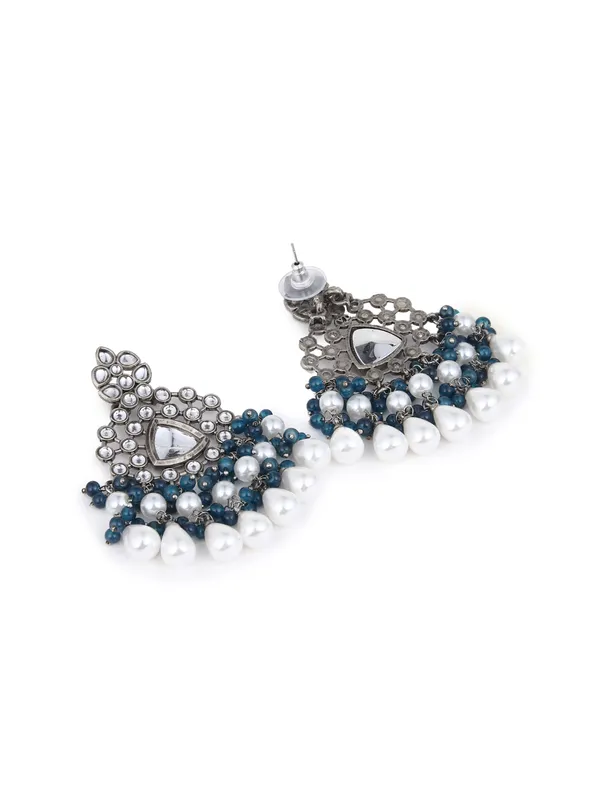 Silver_Aura_Pearl_Chandbali_Earrings