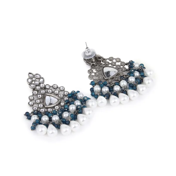 Silver_Aura_Pearl_Chandbali_Earrings