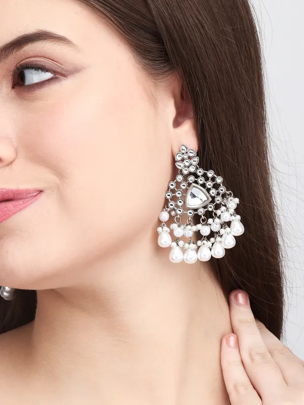 Silver_Aura_Pearl_Chandbali_Earrings