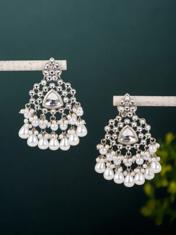 Silver_Aura_Pearl_Chandbali_Earrings