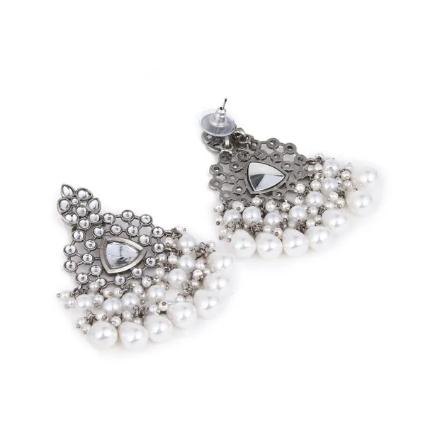 Silver_Aura_Pearl_Chandbali_Earrings