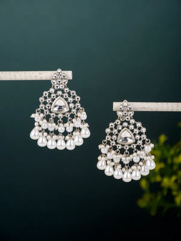 Silver_Aura_Pearl_Chandbali_Earrings