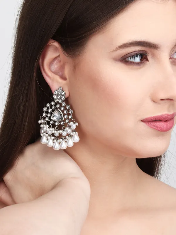 Silver_Aura_Pearl_Chandbali_Earrings