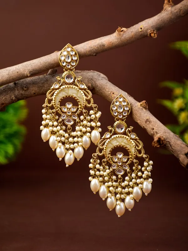 Gold_Finish_Kundan_Pearl_&_MOP_Chandbali_Earrings