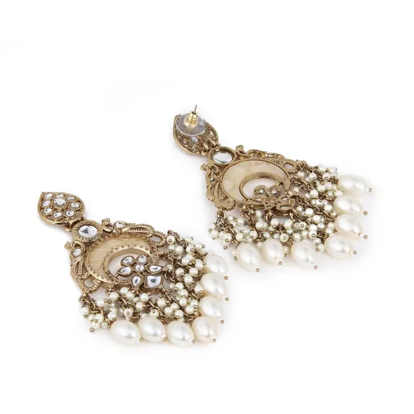 Gold_Finish_Kundan_Pearl_&_MOP_Chandbali_Earrings