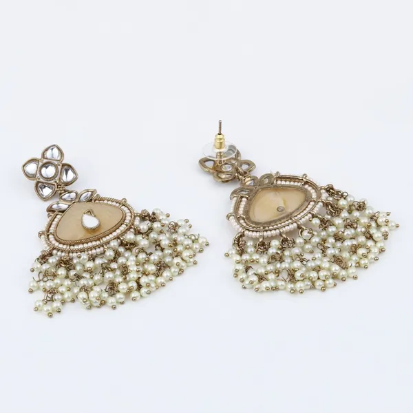 Contemporary_kundan,_MOP_&_Meenakari_chandbali