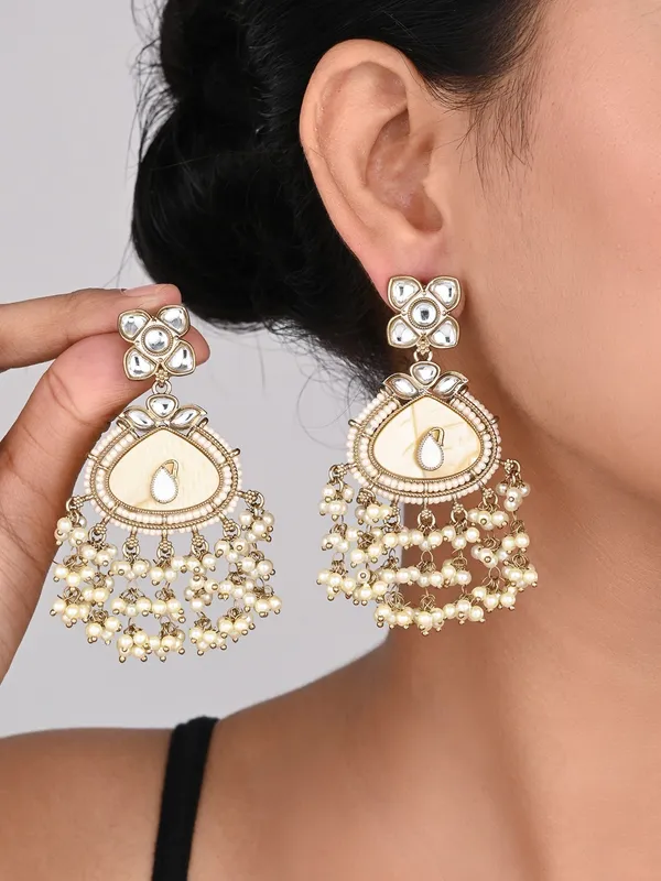 Contemporary_kundan,_MOP_&_Meenakari_chandbali
