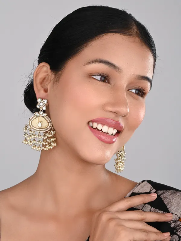 Contemporary_Kundan,_Mop_&_Meenakari_Chandbali