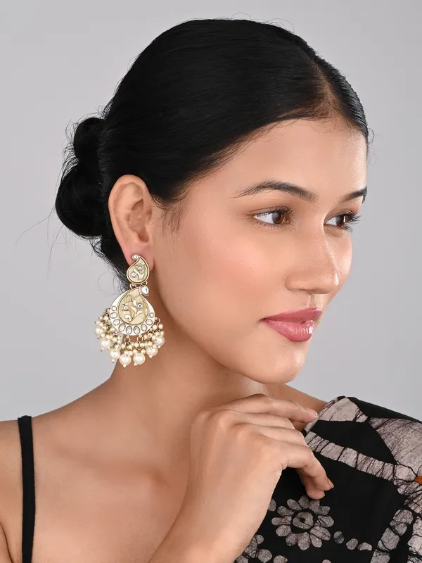 Paisely_kundan,_MOP_&_Meenakari_chandbali_Earring