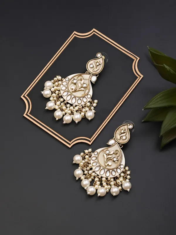 Paisely_kundan,_MOP_&_Meenakari_chandbali_Earring