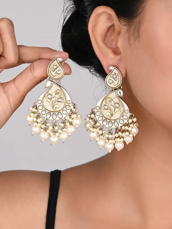 Paisely_kundan,_MOP_&_Meenakari_chandbali_Earring