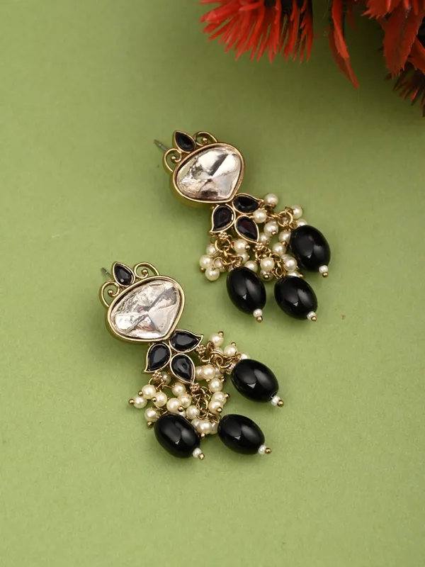 Gold_plated_Kundan_&_Pearl_drop_Earrings