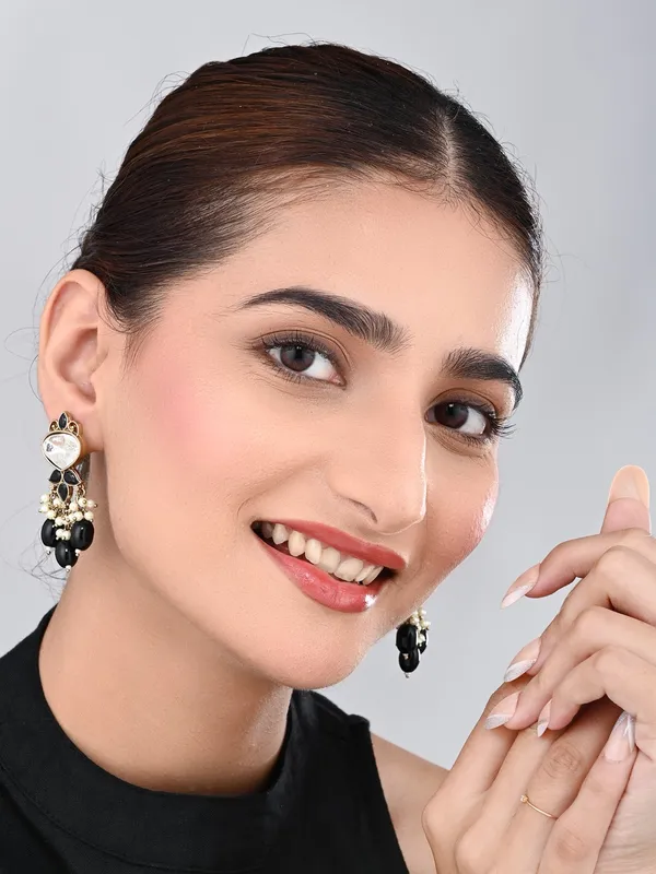 Gold_plated_Kundan_&_Pearl_drop_Earrings