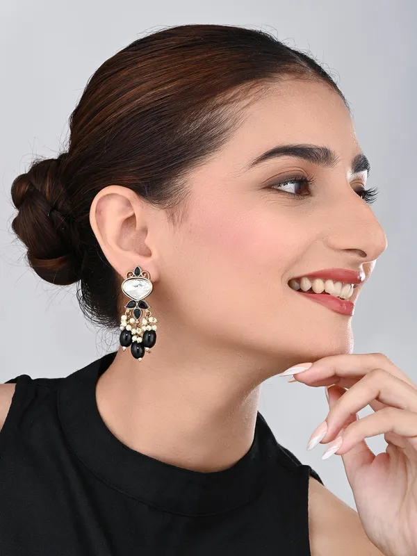 Gold_plated_Kundan_&_Pearl_drop_Earrings