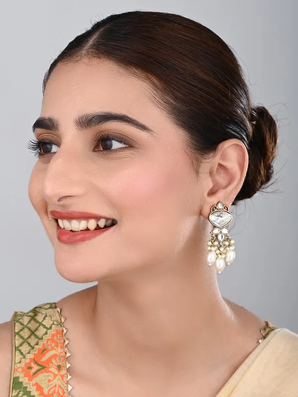 Gold_plated_Kundan_&_Pearl_drop_Earrings