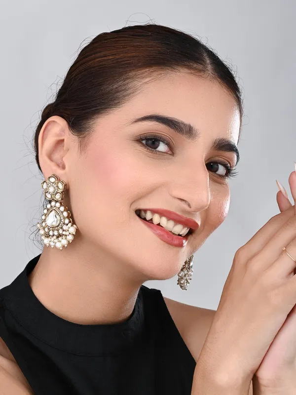 Gold_plated_Kundan_&_Pearl_drop_Earrings