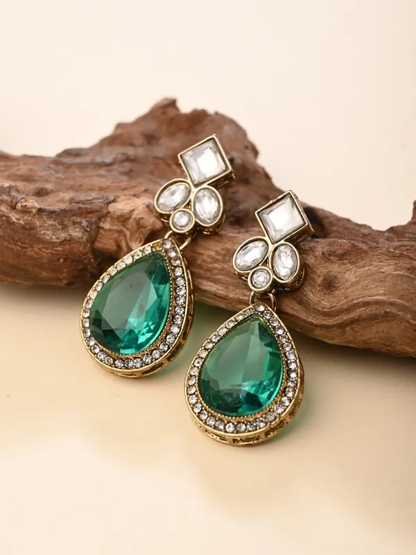 Gold_Toned_Teardrop_Kundan_Crystal_Drop_Earrings_For_Women