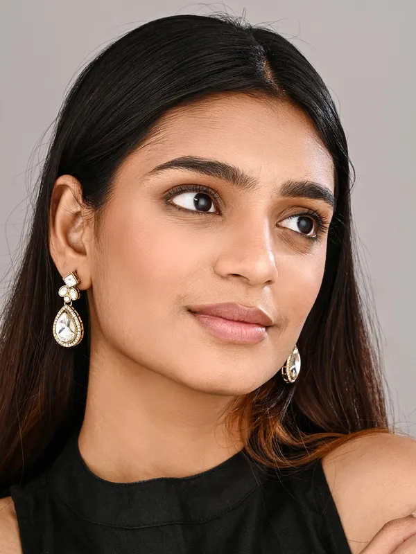 Gold-Toned_Teardrop_Kundan_Crystal_Drop_Earrings_for_Women