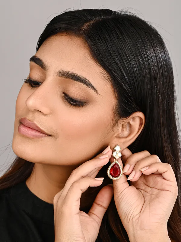 Gold-Toned_Teardrop_Kundan_Crystal_Drop_Earrings_for_Women