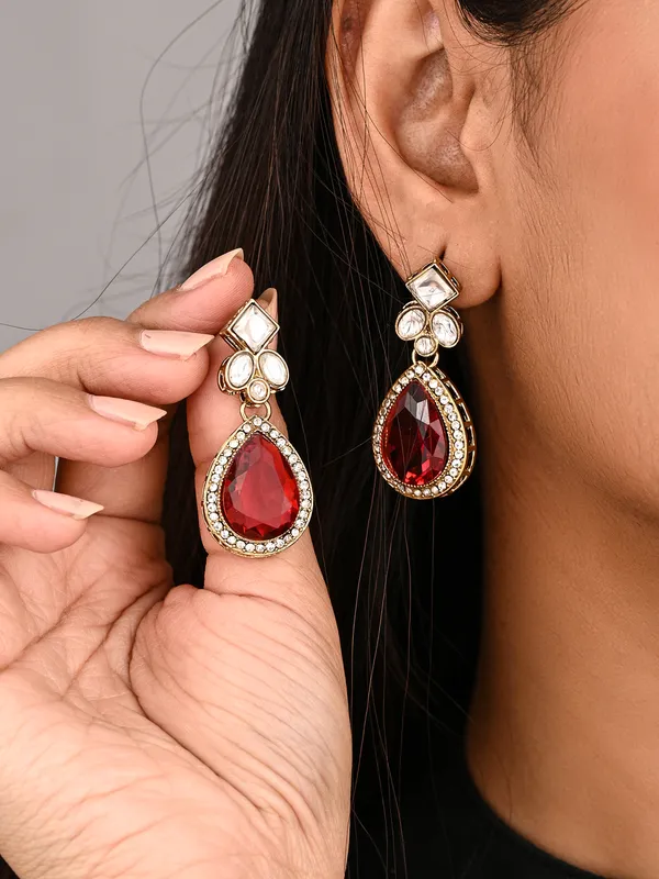 Gold-Toned_Teardrop_Kundan_Crystal_Drop_Earrings_for_Women