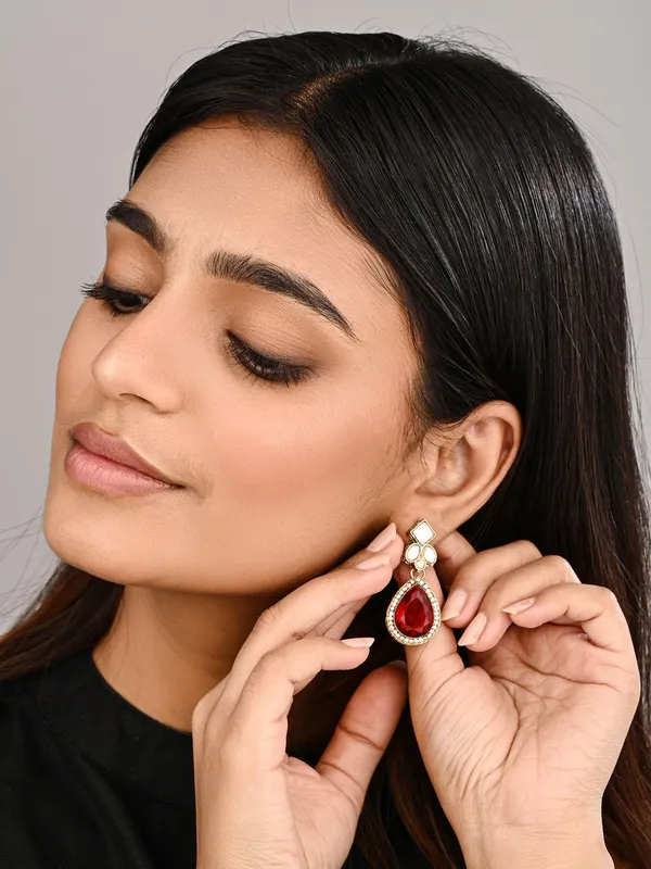 Gold_Toned_Teardrop_Kundan_Crystal_Drop_Earrings_For_Women