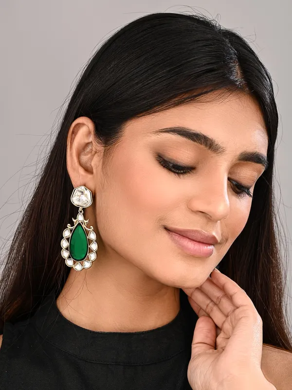Gold-Plated_Kundan_Teardrop_Earrings_for_Women