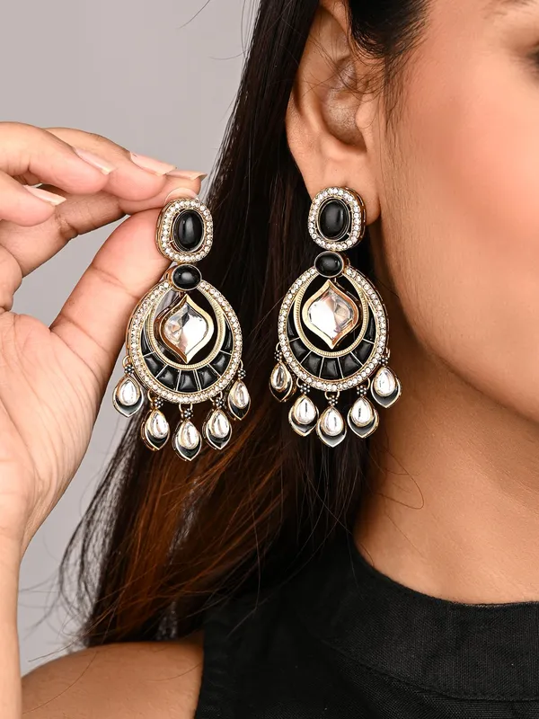 Gold_Toned_Kundan_Chandbali_Earrings_With_Teardrop_Danglers