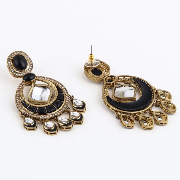 Gold_Toned_Kundan_Chandbali_Earrings_With_Teardrop_Danglers