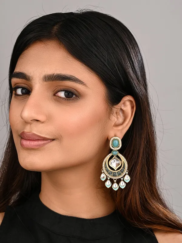 Gold-Toned_Kundan_Chandbali_Earrings_with_Teardrop_Danglers