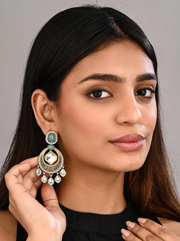 Gold-Toned_Kundan_Chandbali_Earrings_with_Teardrop_Danglers