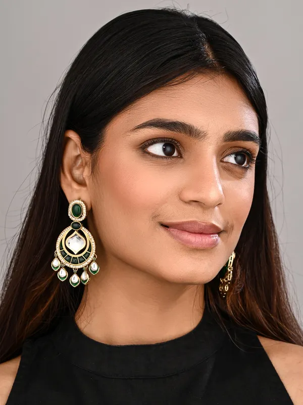 Gold-Toned_Kundan_Chandbali_Earrings_with_Teardrop_Danglers