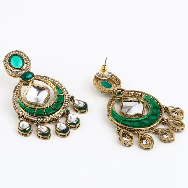 Gold-Toned_Kundan_Chandbali_Earrings_with_Teardrop_Danglers