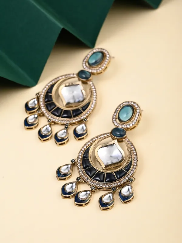Gold-Toned_Kundan_Chandbali_Earrings_with_Teardrop_Danglers