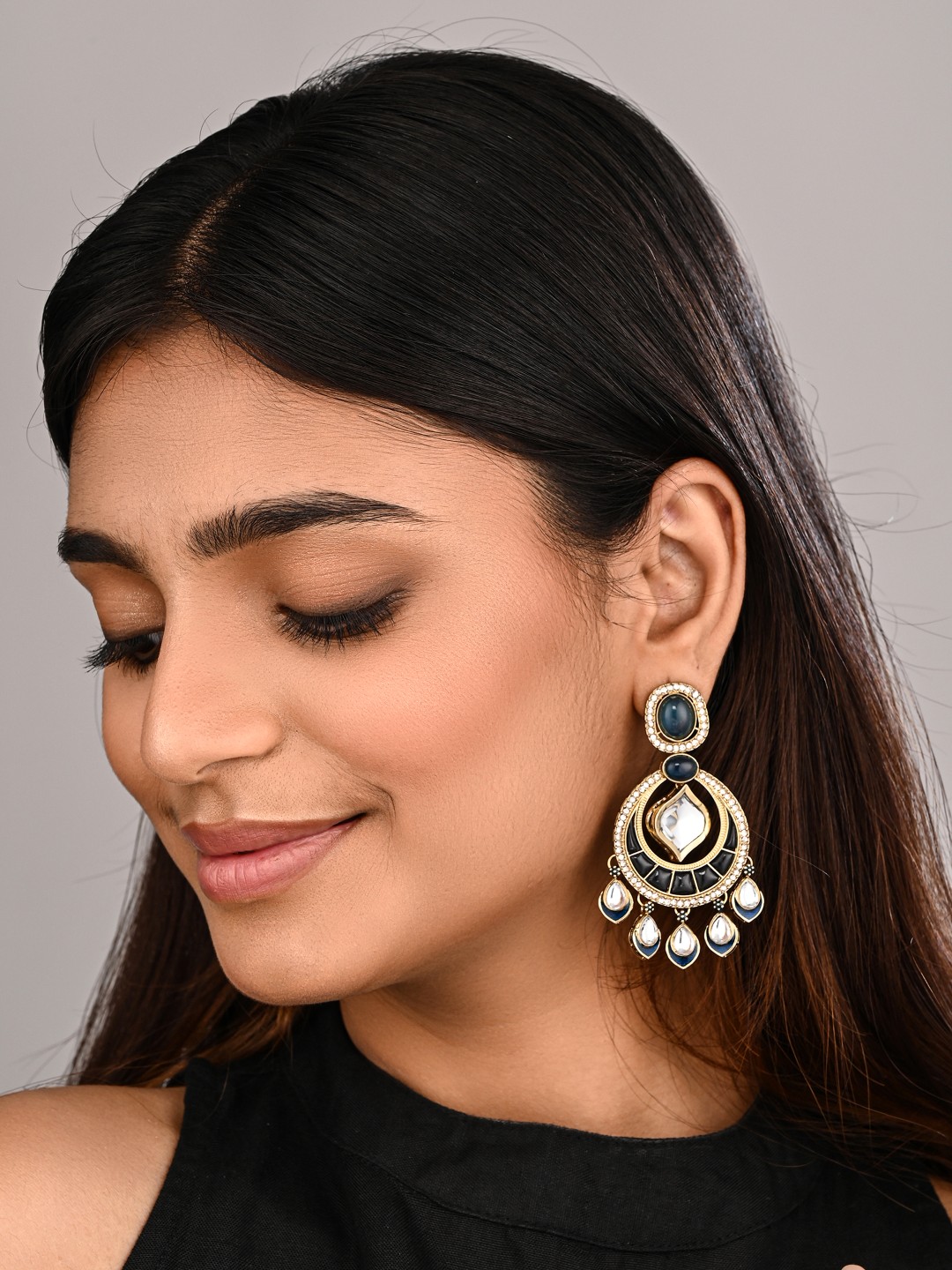 Gold-Toned_Kundan_Chandbali_Earrings_with_Teardrop_Danglers