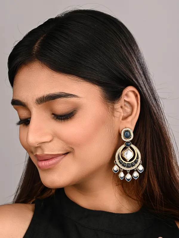 Gold_Toned_Kundan_Chandbali_Earrings_With_Teardrop_Danglers