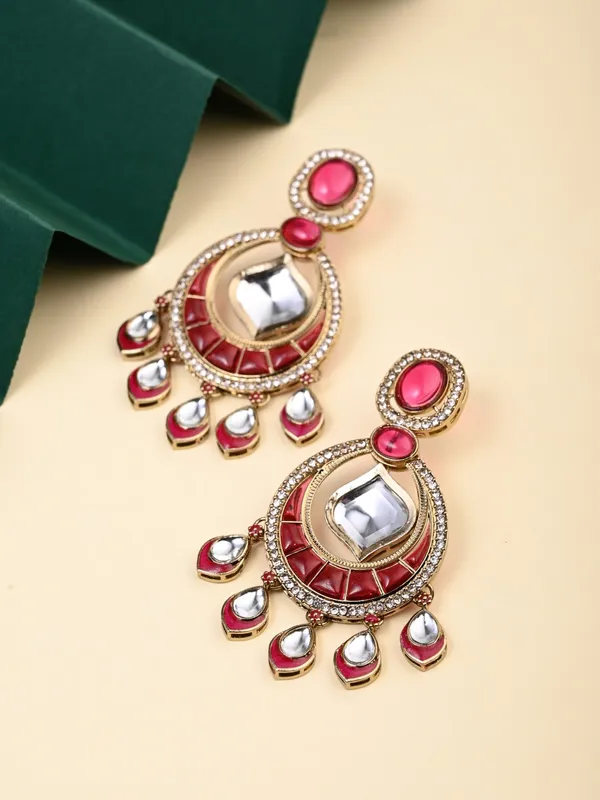 Gold-Toned_Kundan_Chandbali_Earrings_with_Teardrop_Danglers