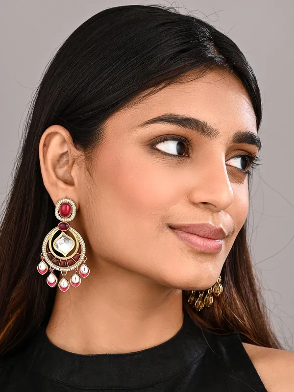 Gold-Toned_Kundan_Chandbali_Earrings_with_Teardrop_Danglers