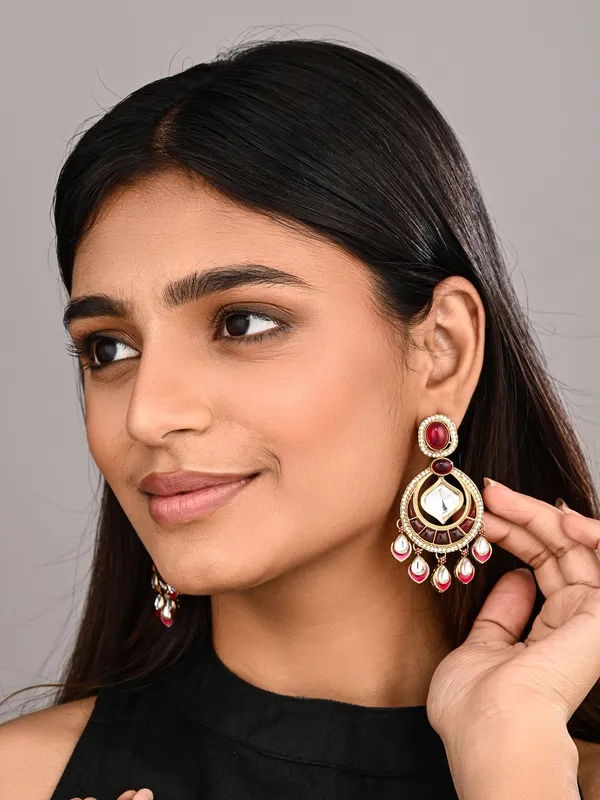 Gold_Toned_Kundan_Chandbali_Earrings_With_Teardrop_Danglers