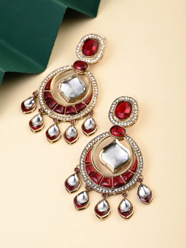 Gold-Toned_Kundan_Chandbali_Earrings_with_Teardrop_Danglers